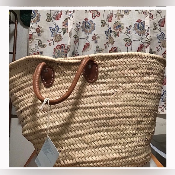 Exclusive, Picnic Basket from film Hot Pursuit 🎥 🧺 - Picture 3 of 5